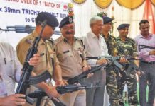 DEFENCE INDUSTRY : Industry News Shirish Khare, GM Ordnance Factory Tiruchy handed over the first consignment of Trichy Assault Rifles to DS Rawat, DIG, CRPF, on 12 March