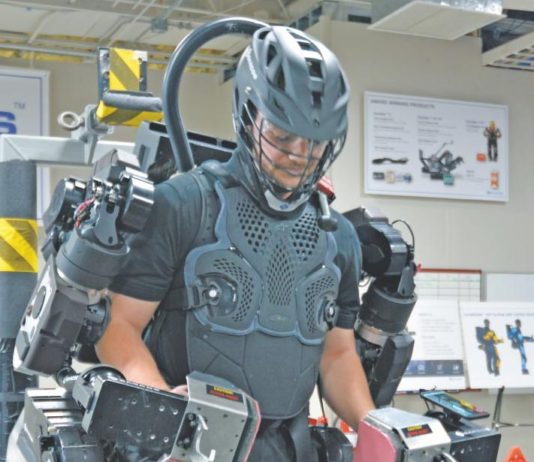 FUTURE TECHNOLOGIES : Future Supersoldier Technologies Sarcos Exoskeleton