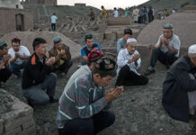 Jihad Against China Uyghur Muslims in the Turfan region of China's Xinjiang province parying during Eid al-Adha, 2016 (Unverified, Sahekhabar Iran)