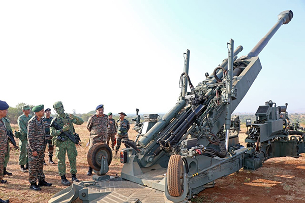 Lt Gen BS Raju VCOAS reviewed the Bilateral Exercise Agni Warrior between the Indian Army & Singapore Armed Forces at Deolali.