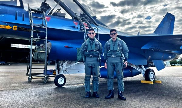 IAF and Japaenese pilots with JSDF F-16 during Ex Veer Guardian