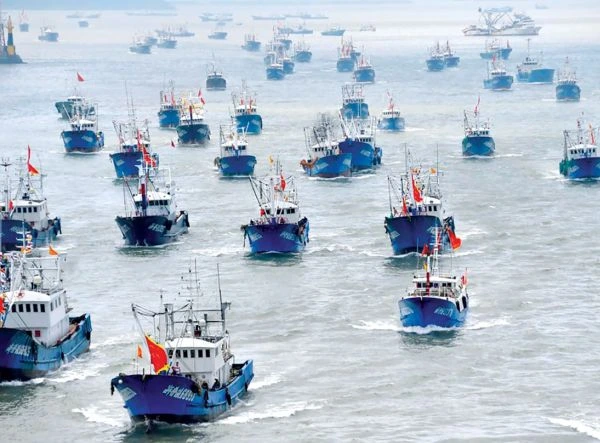 Chinese Maritime Militia blue coloured boats