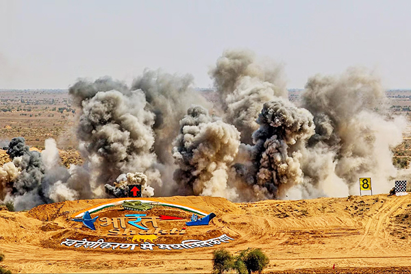 A-artillery-barrage-demonstration-during-the-Bharat-Shakti-exercise-at-Pokhran-Rajasthan