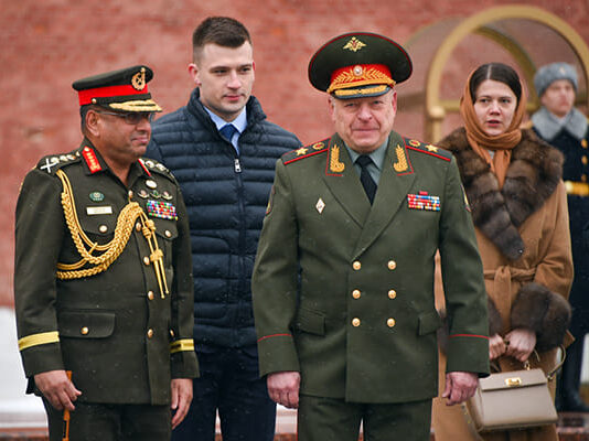 Bangladesh Army Chief Visits Moscow to Boost Military Ties Bangladesh Army Chief General Waker-Uz-Zaman paid tribute to the Soviet soldiers at the Tomb of the Unknown Soldier in the Alexander Garden in Moscow on 10 April 2025